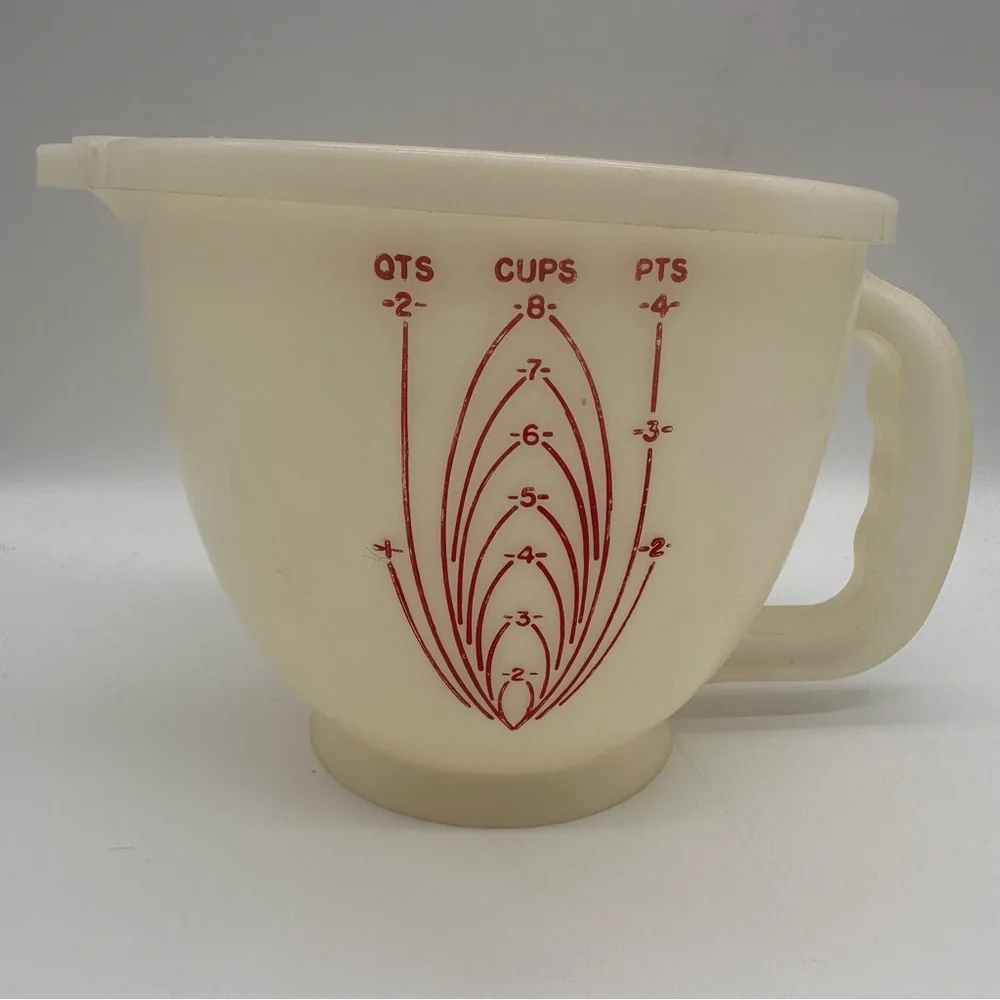 Tupperware Vintage Mix-N-Store 2 Quart Measuring Bowl